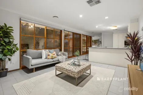 Property photo of 7 Escott Grove Berwick VIC 3806