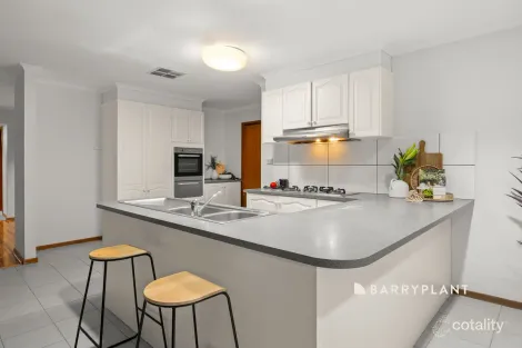 Property photo of 7 Escott Grove Berwick VIC 3806