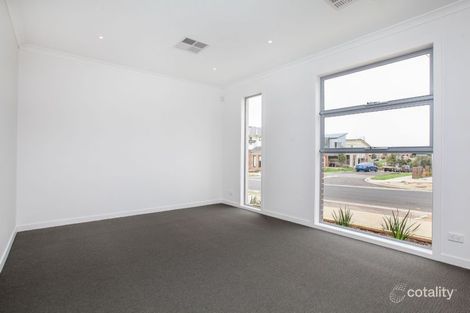 Property photo of 33 The Esplanade Caroline Springs VIC 3023