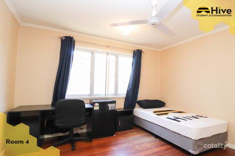 27 Warren St, St Lucia, QLD 4067