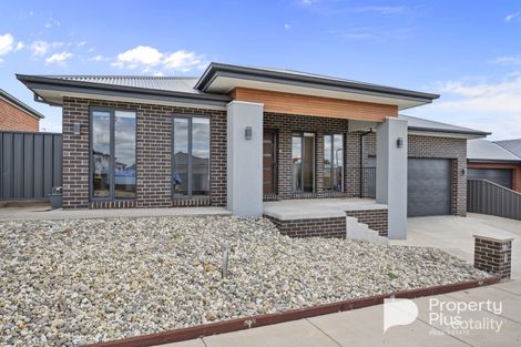 Property photo of 8 Ashbourne Way Kangaroo Flat VIC 3555