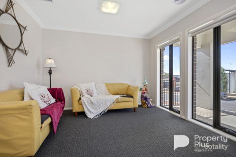 Property photo of 8 Ashbourne Way Kangaroo Flat VIC 3555
