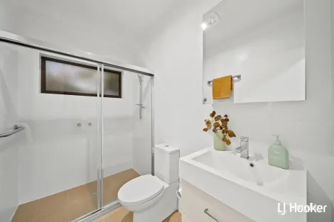 Property photo of 3/11 Mathieson Crescent Weetangera ACT 2614