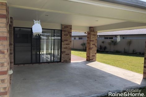 Property photo of 6 Woolgoolga Court Pottsville NSW 2489