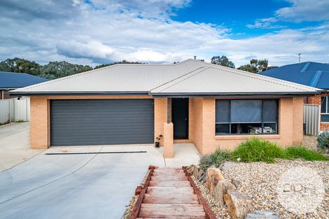 Property photo of 27 Sunvale Crescent Estella NSW 2650