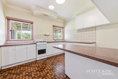 Property photo of 10 Darbyshire Road Mount Waverley VIC 3149