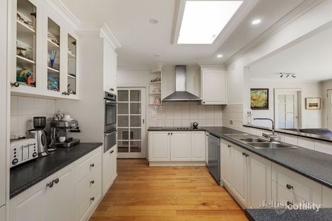 Property photo of 8 Strathallan Road Macleod VIC 3085