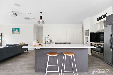 Property photo of 11 Macalister Place Pakenham VIC 3810