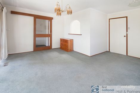 Property photo of 1 Joseph Banks Crescent Endeavour Hills VIC 3802