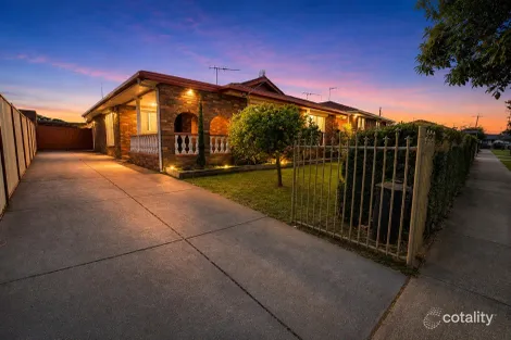 Property photo of 33 Leighton Crescent Deer Park VIC 3023