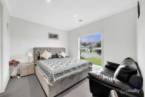 Property photo of 11 Laurence Way Tarneit VIC 3029