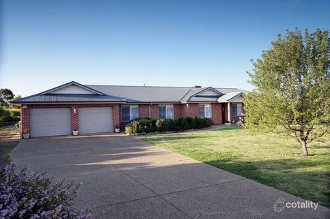 8 Evangelist Ave, Lake Albert, NSW 2650