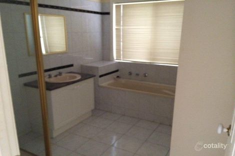 Property photo of 10 Maitland Place Caroline Springs VIC 3023