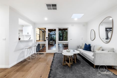 Property photo of 2 Barkala Close Greensborough VIC 3088