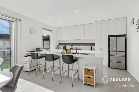Property photo of 2/24 South Road Rosebud VIC 3939
