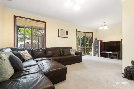 Property photo of 3 Hawdon Drive Cranbourne VIC 3977