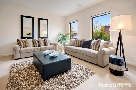 Property photo of 52 Dahlia Drive Caroline Springs VIC 3023
