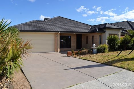 Property photo of 26 Landy Circuit Pakenham VIC 3810