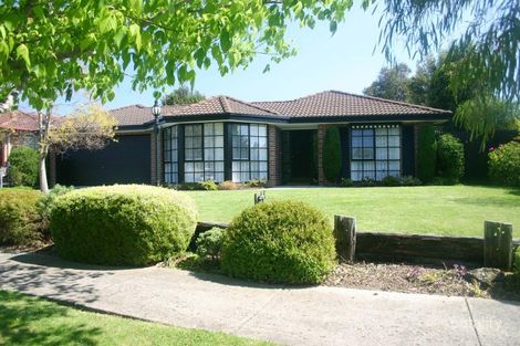 41 Severn Cres, Rowville, VIC 3178