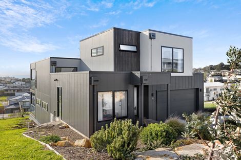 Property photo of 4 Earlshall Drive San Remo VIC 3925