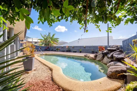 Property photo of 142 McFarlane Drive Kanimbla QLD 4870