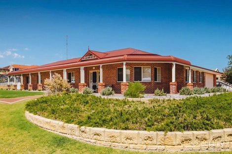 Property photo of 2 Highfield Rise Hillarys WA 6025