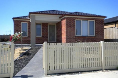 1 Pagoda Pl, Cranbourne, VIC 3977