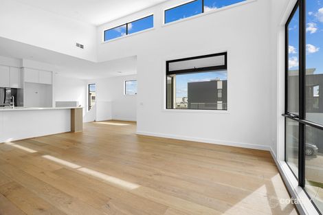 Property photo of 31 Birdie View Cranbourne North VIC 3977