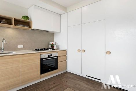 Property photo of 402/1 Village Mews Caulfield North VIC 3161