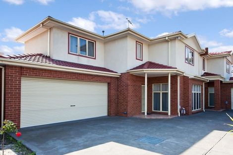 2/4 Whittaker St, Maidstone, VIC 3012