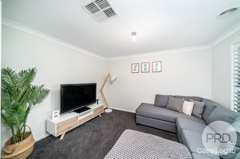 Property photo of 7 Tingwell Place Lloyd NSW 2650