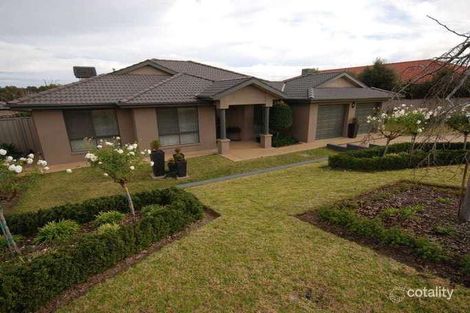 11 Lakehaven Dr, Lake Albert, NSW 2650