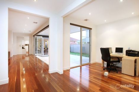 Property photo of 25 Maddingley Road Attwood VIC 3049