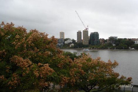 Property photo of 21/10 Goodwin Street Kangaroo Point QLD 4169