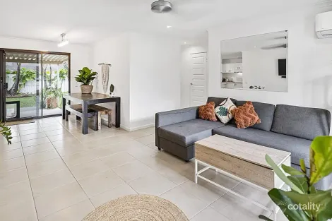 Property photo of 1/196 Whiting Street Labrador QLD 4215