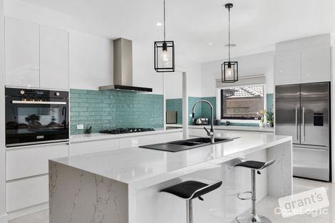 Property photo of 7 Clearwater Vista Narre Warren North VIC 3804