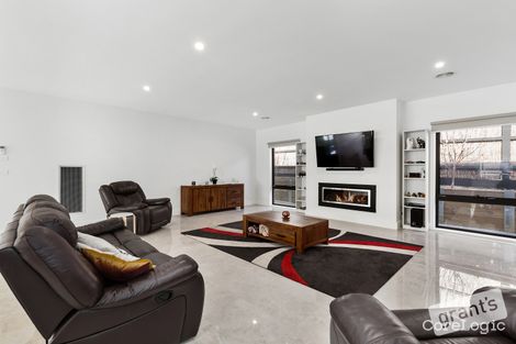 Property photo of 7 Clearwater Vista Narre Warren North VIC 3804