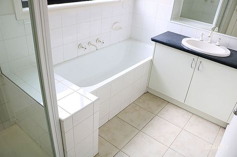 Property photo of 2/5 Elgin Close Hillside VIC 3037