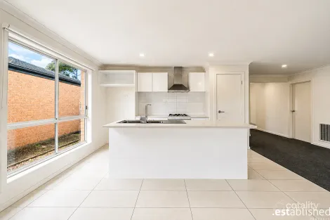 Property photo of 28 Braeburn Place Werribee VIC 3030