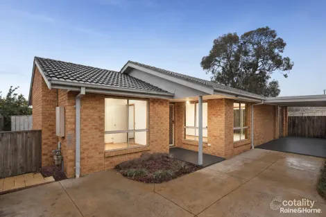 2/11 WHIPBIRD CL, WERRIBEE, VIC 3030