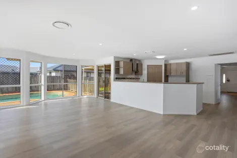 Property photo of 6 Blueash Crescent Oxenford QLD 4210