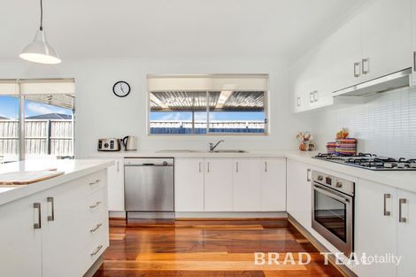 Property photo of 4 Cronulla Way Taylors Hill VIC 3037