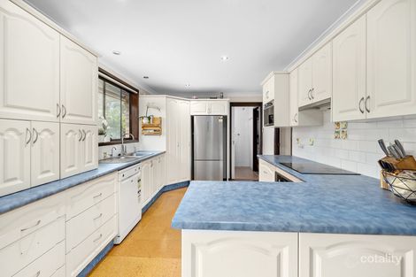 Property photo of 11 Loddon Close Bossley Park NSW 2176
