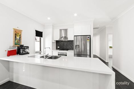 Property photo of 39 Daly Circuit Caroline Springs VIC 3023