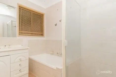 Property photo of 14 Pinnacle Close Regents Park QLD 4118