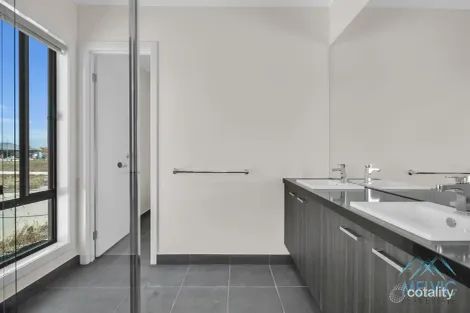 Property photo of 9 Winpara Street Wallan VIC 3756