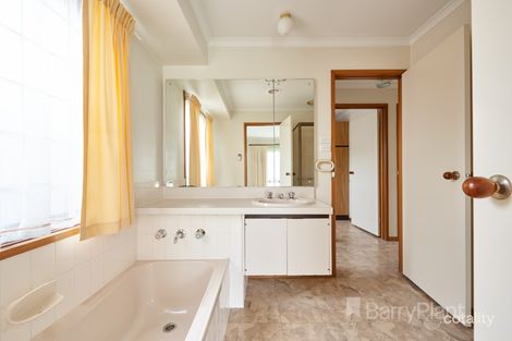 Property photo of 34 Kuringgai Crescent Noble Park VIC 3174