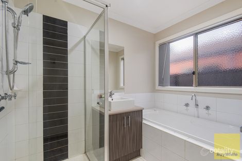 Property photo of 44 Kingbird Avenue Tarneit VIC 3029