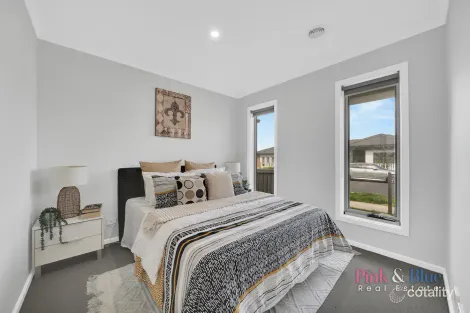 Property photo of 5 Plume Terrace Rockbank VIC 3335