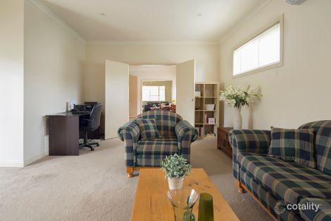 Property photo of 2 Burrell Street Flora Hill VIC 3550